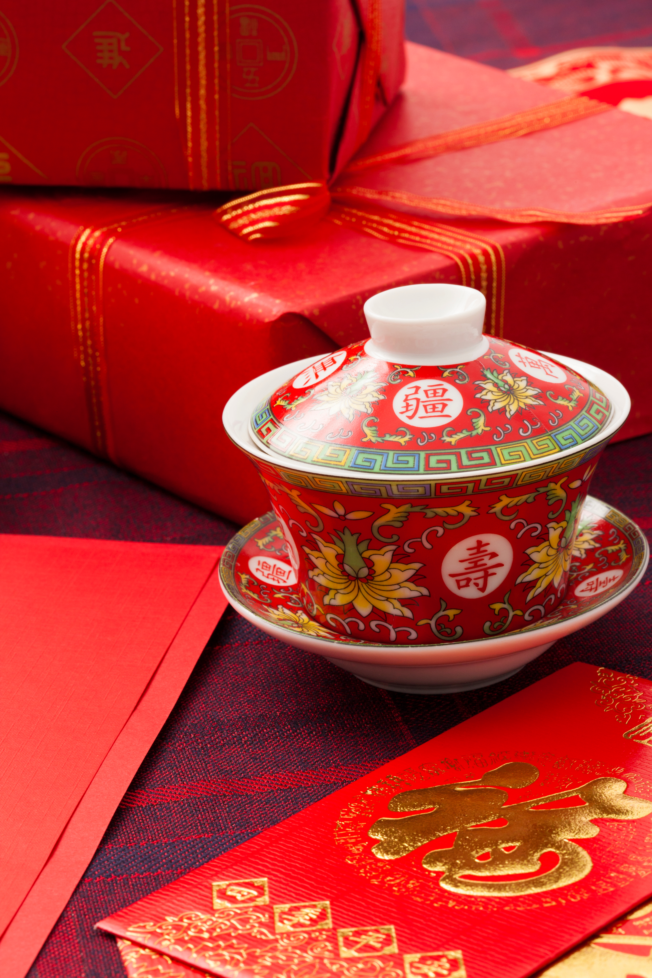 Chinese wedding tea ceremony setup with red tea set, Double Happiness decorations, and dragon phoenix candles